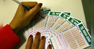 Disputa judicial em Goiânia sobre bolão da Mega-Sena: participante excluído busca R$ 160 mil após pagamento contestado.