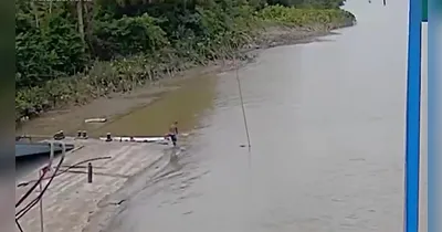 Casal na embarcação que teria encontrado o corpo