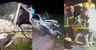 Os carros ficaram destruídos após a colisão