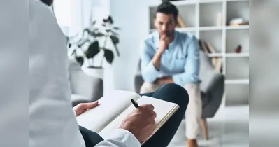 Mulher divulgava serviços à população se apresentando com diferentes qualificações profissionais, entre elas psicóloga e “juíza de paz”