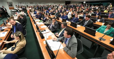 O texto aprovado nesta quarta não trata do conteúdo da emenda, apenas da constitucionalidade da proposta.