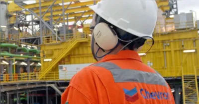 A Chevron, hoje a única grande petroleira dos Estados Unidos com operações na Venezuela, registrou alta de 7,3% nas ações após o ataque ao país sul-americano.