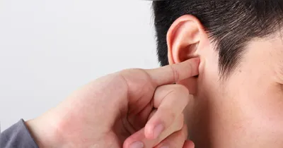 O uso de objetos como cotonetes aumenta a incidência da coceira no ouvido e pode causar outros problemas auditivos.