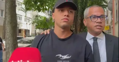 A julgar pela frase na camisa que usava, suspeito não se arrepende