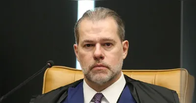 Ministro Dias Toffoli pede para deixar relatoria do inquérito sobre fraudes do Banco Master após menções em mensagens do banqueiro Daniel Vorcaro.