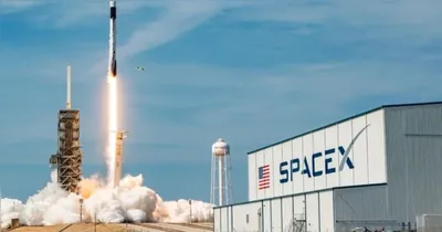 A primeira fase exige que 3.750 satélites estejam em órbita até 1º de dezembro de 2028. A segunda metade deve ser lançada até dezembro de 2031.