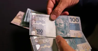 O serviço é ofertado a pessoas físicas e jurídicas e é feito por meio do Sistema de Valores a Receber (SVR).