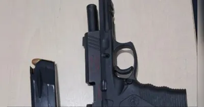 Segundo informações, em poder do suspeito estariam uma pistola Taurus PT 845, calibre .45, carregada com oito munições intactas.