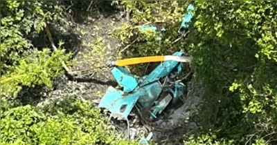 Helicóptero caiu em área de mata fechada em Guaratiba, na zona oeste do Rio, mobilizando equipes do Corpo de Bombeiros e da FAB; três pessoas morreram no acidente.