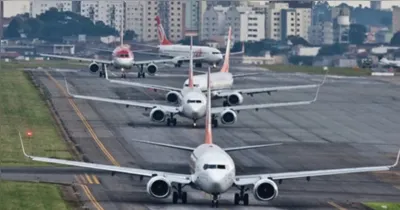 Movimentação de aeronaves no Aeroporto Internacional de São Paulo (Guarulhos) é impactada após pane no controle do espaço aéreo provocar suspensão temporária de pousos e decolagens.