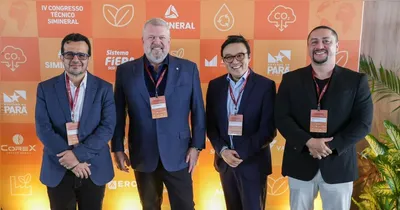 O secretário da Semas, Rodolpho Zaluth; o presidente do Conselho Diretor do Simineral, Anderson Baranov; o jornalista econômico Fernando Nakagawa; e o presidente executivo do Simineral, Emerson Rocha.