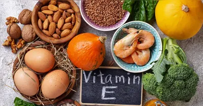 Apesar de serem fundamentais, as vitaminas não são produzidas em quantidades suficientes no corpo e precisam ser absorvidas na alimentação.