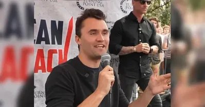 O influenciador conservador Charlie Kirk morreu após ser baleado durante um evento na Universidade Utah Valley