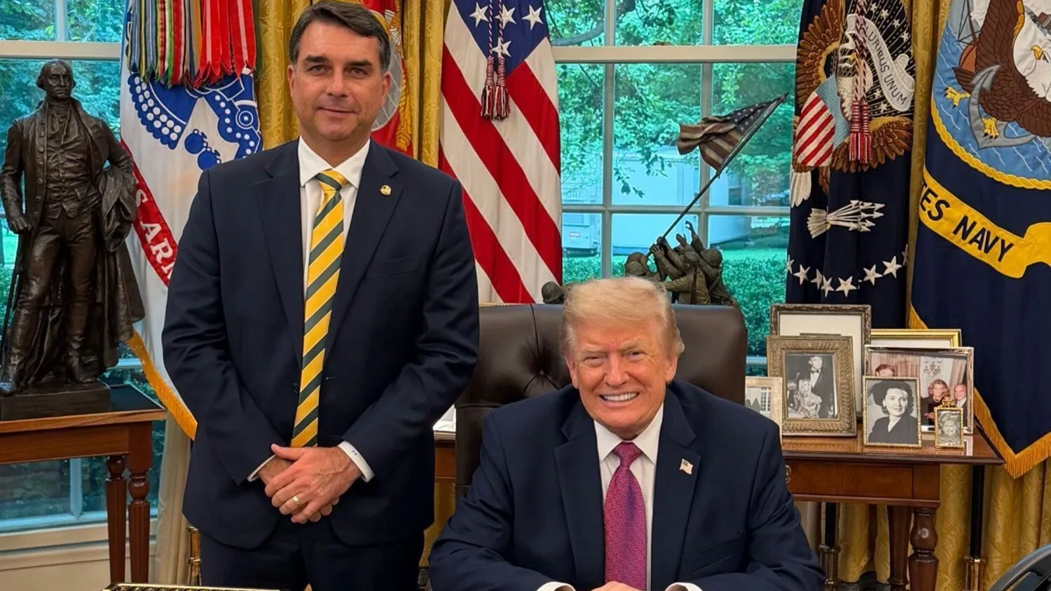 Imagem ilustrativa da notícia: Flávio Bolsonaro propõe aos EUA restringir PIX a sistemas 'não ocidentais'