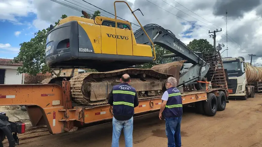 Imagem ilustrativa da notícia: Sefa apreende escavadeira sem nota no nordeste do Pará