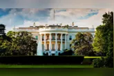 Agentes reforçaram a segurança nos arredores da Casa Branca após troca de tiros registrada a poucos metros do complexo presidencial, em Washington.