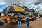 Escavadeira hidráulica avaliada em R$ 81 mil, estava sendo transportada sem a documentação fiscal obrigatória.