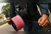 Além das penalidades previstas em leis estaduais e municipais, quem utiliza esse tipo de material pode responder criminalmente.