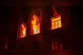 Incêndio destruiu dormitório de escola feminina no Quênia, matou 16 estudantes e deixou dezenas de feridos durante a madrugada.