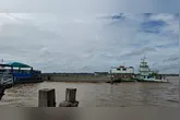 Três mulheres afirmam ter sido arrastadas para debaixo da balsa