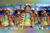 As apresentações são marcadas por coreografias, figurinos e elementos cênicos que movimentam a economia criativa e fortalecem as tradições populares, culminando na premiação no último dia do evento.