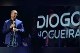 Casos graves, como o de Diogo Nogueira, podem exigir internação hospitalar.