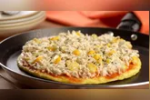 A ausência de glúten torna esta pizza adequada para celíacos e para quem segue dietas sem esse componente.