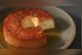 Além de ser econômico, o pudim é uma maneira charmosa de reaproveitar ingredientes, evitando desperdício.