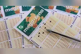 O concurso 3.013 da Mega-Sena foi sorteado na noite deste sábado (30),