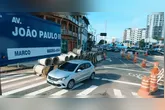 Trânsito permanece interditado no trecho da avenida João Paulo II próximo à travessa Doutor Enéas Pinheiro e no cruzamento com a Perimetral.
