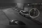 Mal desceram do veículo, as vítimas foram atacadas pelo criminoso