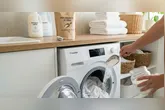 O produto é ideal para tira o amarelado das roupas