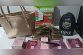 O homem usava um vestido, uma bolsa e uma peruca loira no momento da ação criminosa.