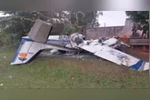 Segundo o corpo de bombeiros, um terceiro ocupante da aeronave sobreviveu.