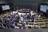 Os deputados devem retornar aos debates da câmara no próximo dia 29.