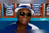 Dinho da Portela, integrante da Velha Guarda da escola de samba Portela, morreu aos 89 anos no Rio de Janeiro.