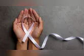 Imagem ilustrativa da notícia Crônica: O Paradoxo do Essencial: Daraxon, fiat lux contra o câncer