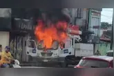 Caminhão pega fogo.