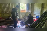 Arma, munições, celular e placas balísticas foram apreendidos durante a operação da Polícia Civil.