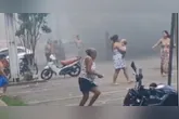 No local, moradores ficaram assustados com o fogo enquanto o imóvel era tomado pelas chamas.