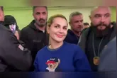 Deolane Bezerra é envolvida em investigação sobre lavagem de dinheiro do PCC. Documentos e bens apreendidos são centrais para o caso.
