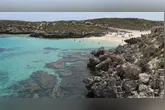 O homem estava acompanhado de três amigos, moradores da região norte de Perth, que haviam viajado até a ilha para aproveitar o dia.