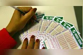 As apostas podem ser feitas até as 20h deste sábado, nas casas lotérias de todo o Brasil, por meio do site da Loterias Caixa ou pelo aplicativo.
