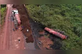 Caminhão tombou na BR-163 e óleo queimado transportado vazou