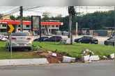 O caso ocorreu nas primeiras horas da manhã desta quarta-feira (24) e chamou a atenção de motoristas e pedestres que passavam pelo local.