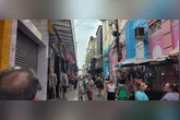 A Rua João Alfredo, no centro comercial de Belém, estava movimentada na manhã deste sábado (09).