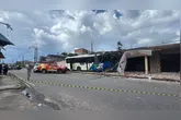 O acidente envolveu um ônibus, um carro e uma motocicleta no inicío da tarde deste domingo (21).