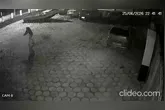O homem foi agressivo, mas acabou rendido pelo delegado da unidade policial
