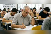 Adaptações para idosos em provas: entenda o projeto de lei