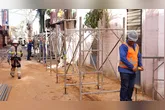 Após desabamento no Comércio, pedestres podem circular novamente em parte da área. Trânsito de veículos continua interditado para segurança.